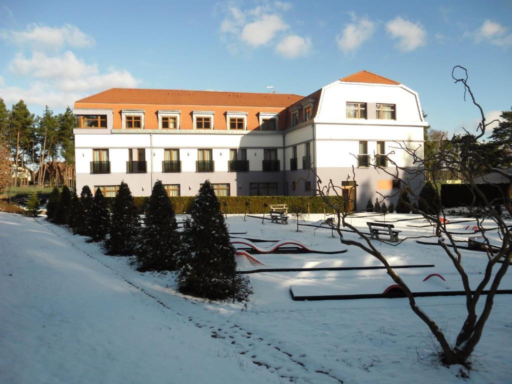 Hotel Sport Zruc Exterior photo