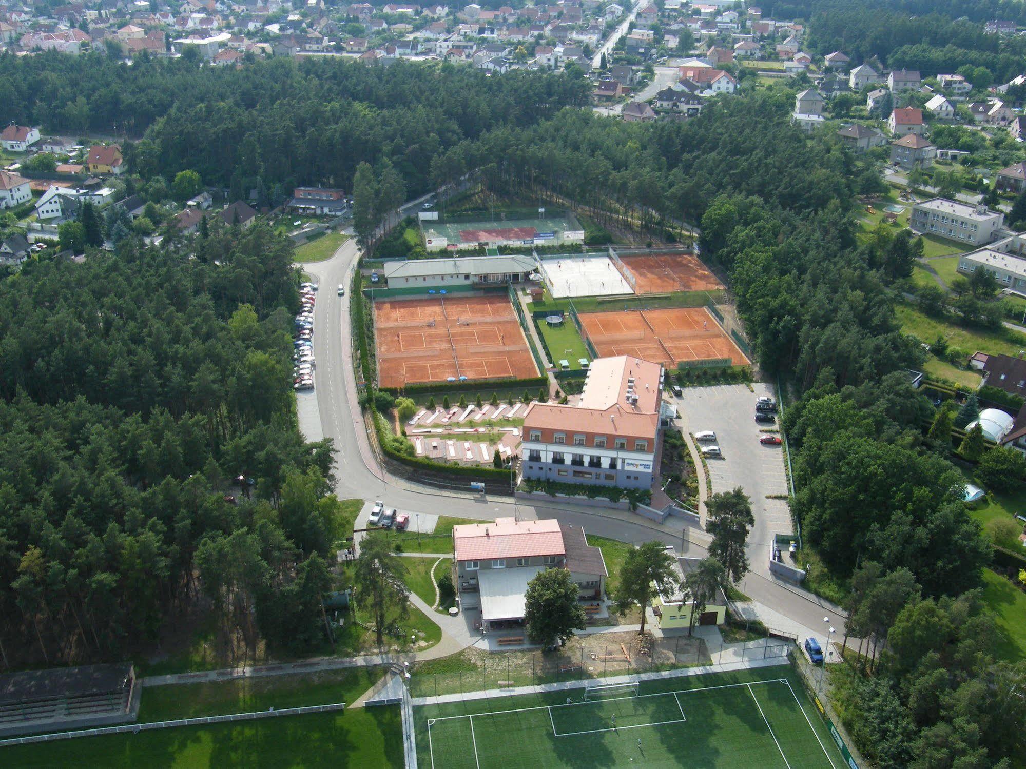 Hotel Sport Zruc Exterior photo